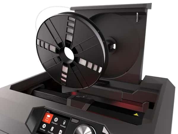 Replicator+ — на верхней части принтера расположен большой диск с белой нитью.