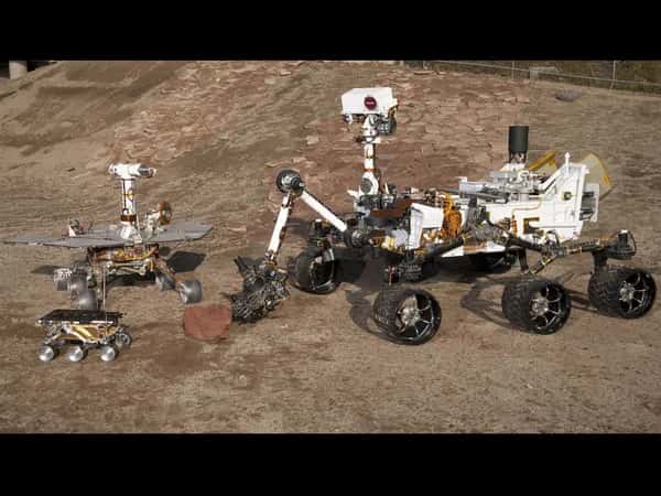 Spirit & Opportunity — на Марсе работают три ровера разных размеров.
