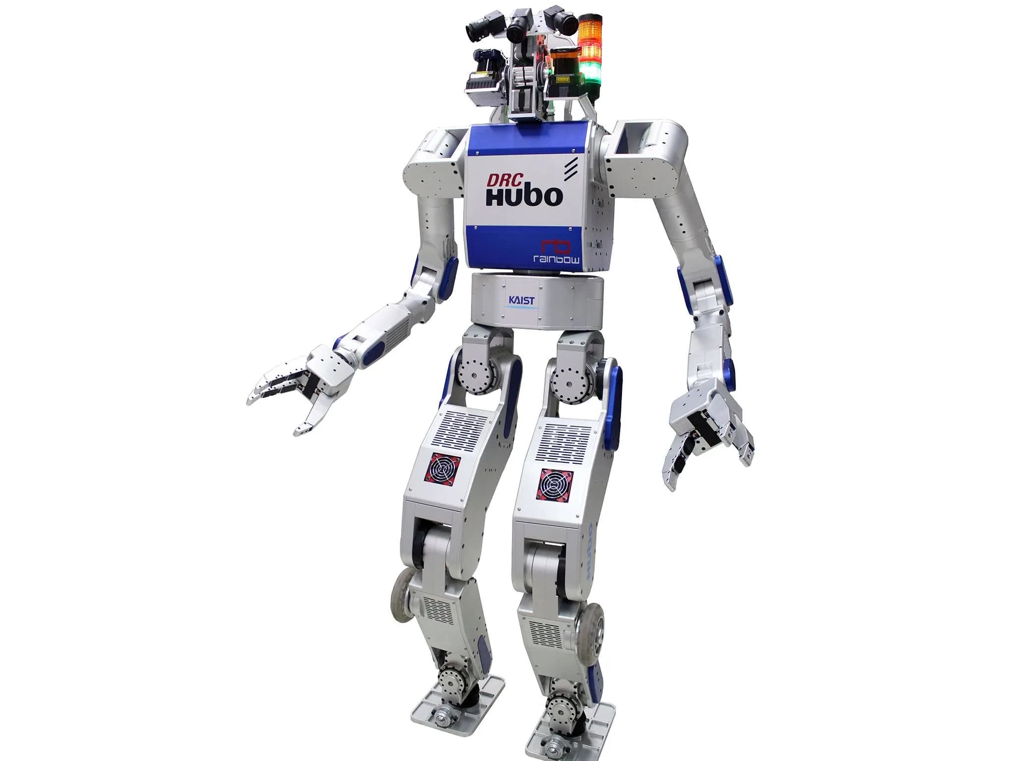 Двухногий гуманоид высотой 1,45 м с серебристым корпусом, захватами вместо рук и камерами с датчиками в голове.
