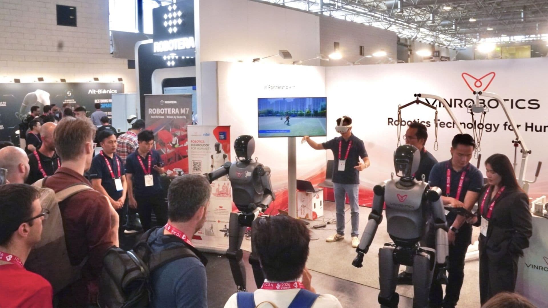 VinRobotics представила гуманоидного робота для промышленных задач